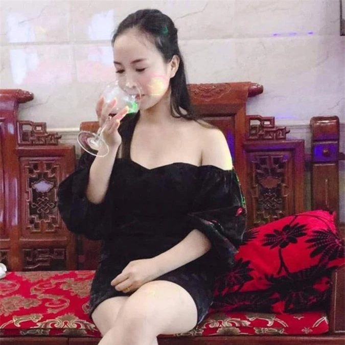 Hot girl bán bánh mướt cầm đầu đường dây đánh bạc 126 tỉ đồng bị khởi tố - Ảnh 1.