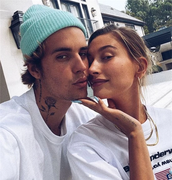 Justin - Hailey kỷ niệm 2 năm nên duyên vợ chồng.