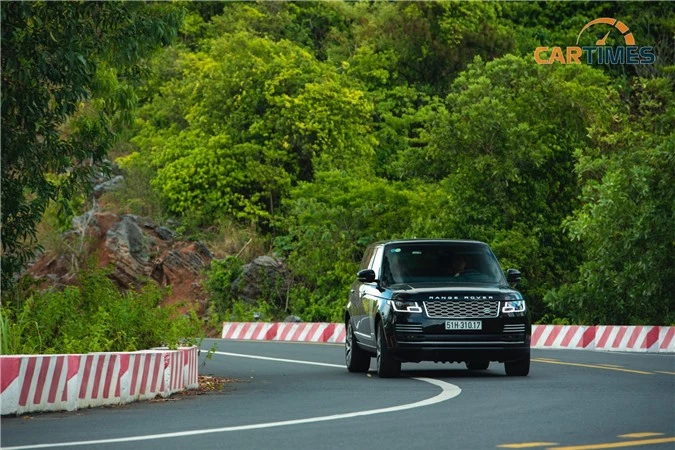 Range Rover Autobiography P400 mang tới khả năng vận hành êm ái trên mọi cung đường