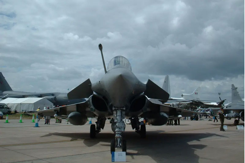 Hy Lạp mua 18 máy bay phản lực Rafale và 4 khinh hạm mới của Pháp