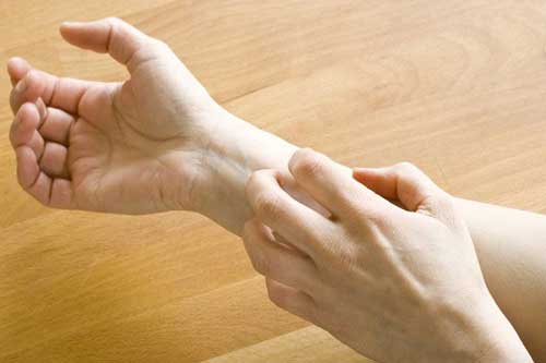 Vì sao chúng ta có cảm giác đã ngứa khi gãi?