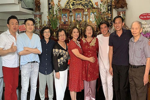 Hoài Linh - Dương Triệu Vũ mừng sinh nhật mẹ