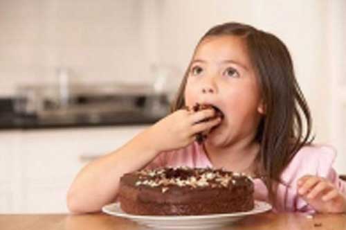 Những sai lầm khi cho con ăn sáng dễ gây hại dạ dày