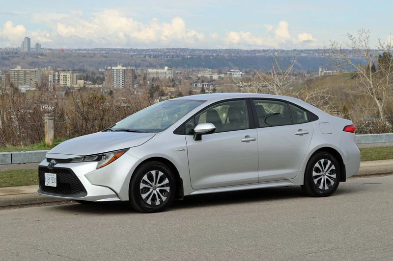 =3. Toyota Corolla Hybrid 2020 (mức tiêu hao nhiên liệu ở đường hỗn hợp: 5,4 lít/100 km).