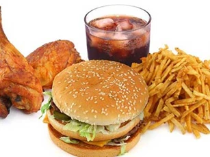 Những loại thực phẩm dễ khiến bé suy giảm khả năng ghi nhớ
