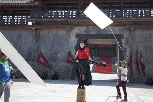 'Cười ra nước mắt' với loạt ảnh hậu trường của những siêu phẩm cổ trang Trung Quốc?