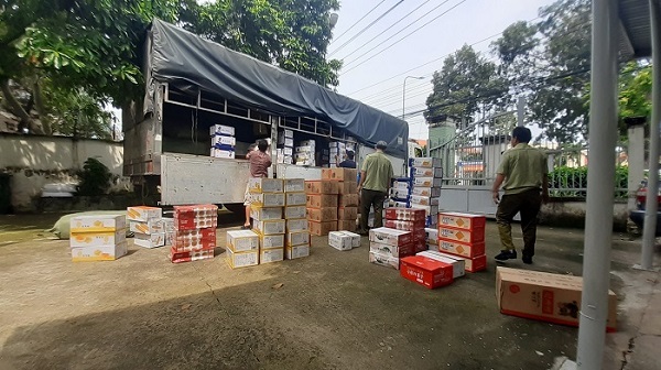 Bình Dương: Phát hiện trên 45.000 chiếc bánh bông lan các loại nghi vấn nhập lậu