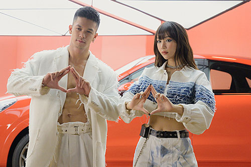 Min khoe eo bên Trọng Hiếu