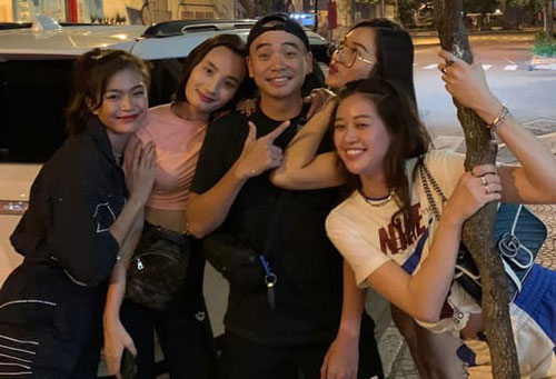 H'Hen Niê dẫn bạn trai ra mắt hội nàng Hậu đình đám bậc nhất Vbiz