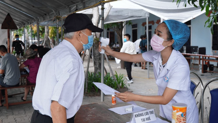 Tất cả công dân đến Thừa Thiên Huế phải đăng và khai báo y tế theo quy định.