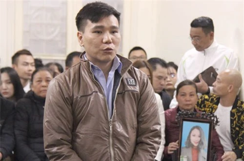 Ca sĩ Châu Việt Cường trong phiên toà sơ thẩm xét xử tội Giết người, năm 2019.