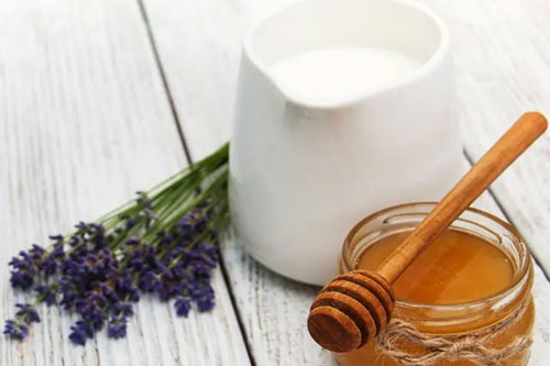 Lợi ích tuyệt vời của sữa và mật ong trong việc chăm sóc da