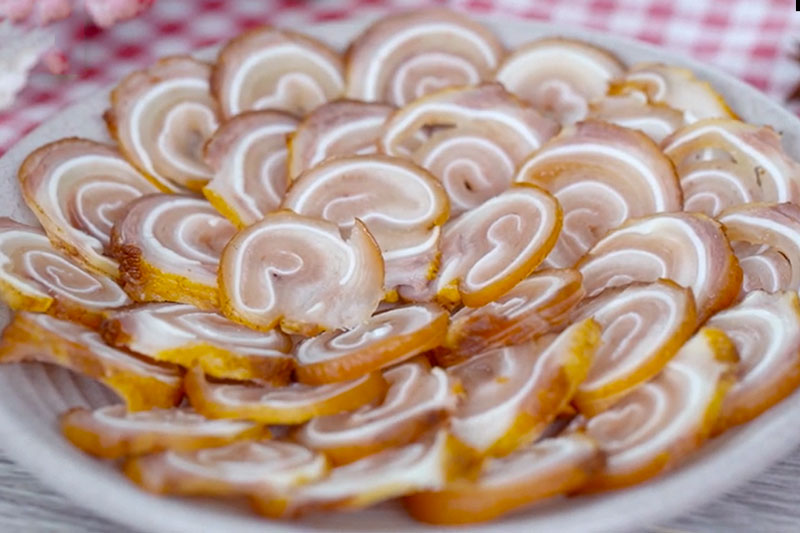 Hướng dẫn làm tai heo cuộn ngũ vị ăn là mê