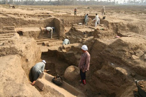 Bí ẩn phế tích tường thành của cố đô Memphis