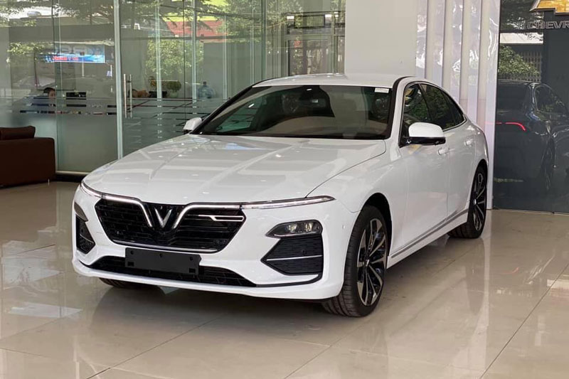 Vượt mặt Toyota Camry, VinFast Lux A2.0 dẫn đầu phân khúc sedan hạng D
