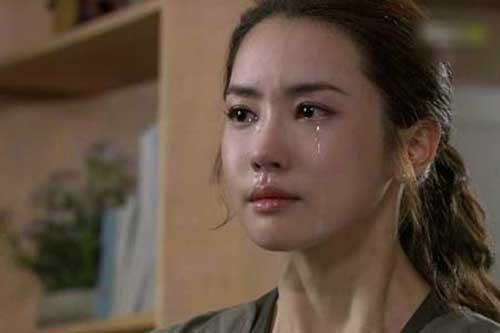 Nhìn chồng thương tích đầy mình, tôi đòi người đàn ông gây tai nạn phải đền bù nhưng khi vợ anh ta xuất hiện thì tôi không đành lòng cầm tiền