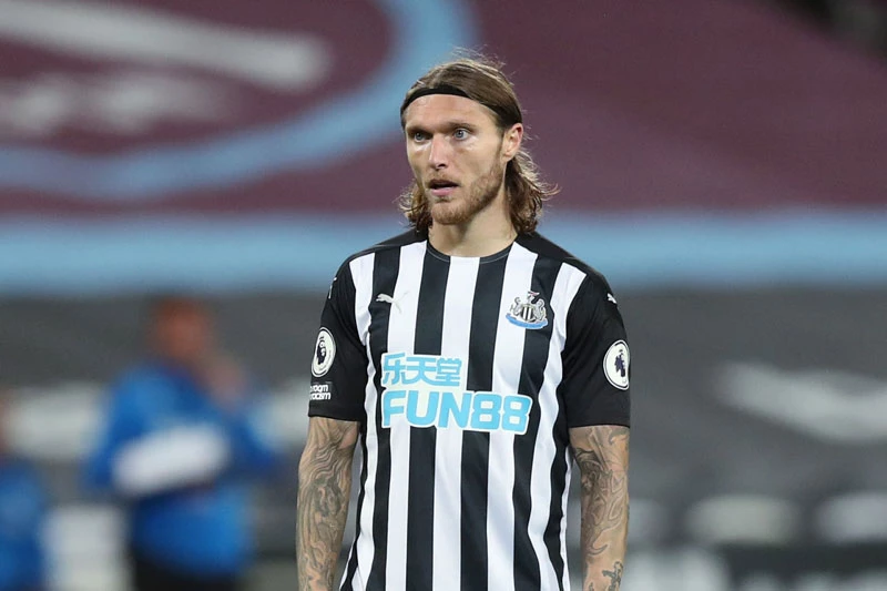 Tiền vệ trung tâm: Jeff Hendrick (Newcastle).