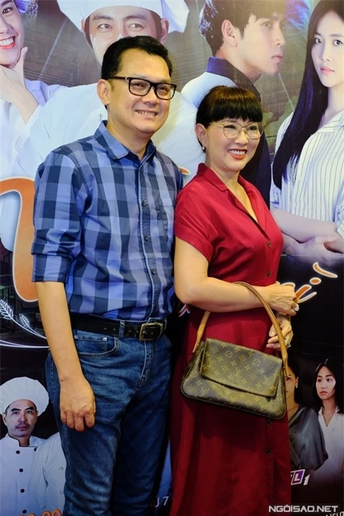NSƯT Hữu Châu và nghệ sĩ Phương Dung đóng vai vợ chồng.
