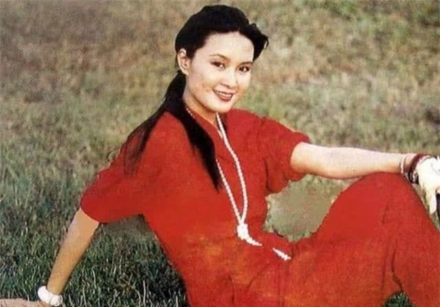 Vốn dĩ bà nổi tiếng hơn Lưu Hiểu Khánh nhưng lại ly hôn chồng vì một 'tiểu thịt tươi', giờ bà đã 61 tuổi! 0