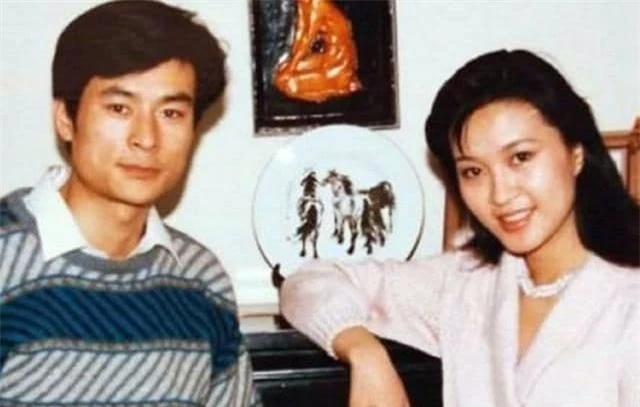 Vốn dĩ bà nổi tiếng hơn Lưu Hiểu Khánh nhưng lại ly hôn chồng vì một 'tiểu thịt tươi', giờ bà đã 61 tuổi! 3