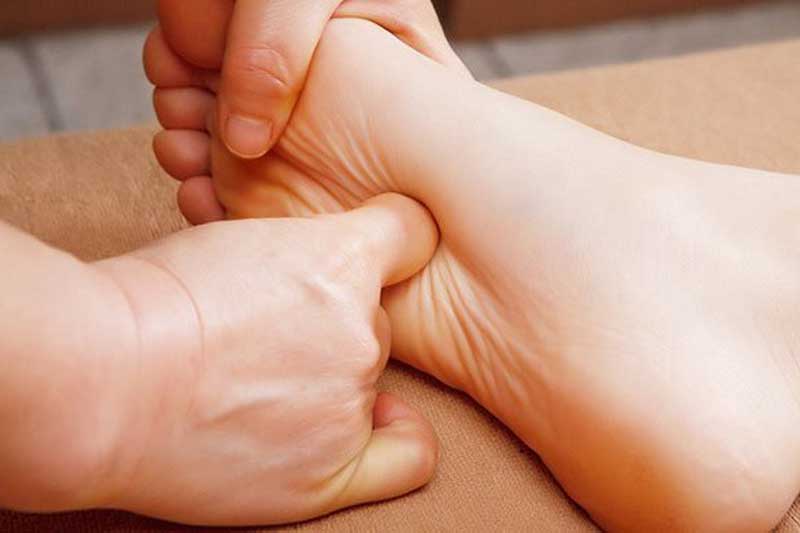 Mỗi ngày xoa bóp huyệt này ở dưới chân tốt hơn cả 'uống sâm', cơ thể khỏe trông thấy