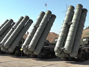 Mỹ quyết ngăn Iran mua vũ khí từ Nga và Trung Quốc