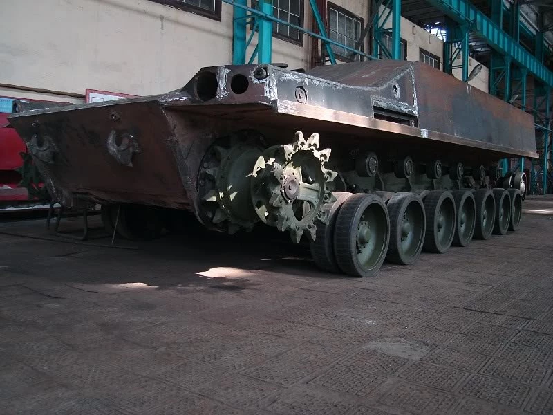 Khung gầm thử nghiệm của xe chiến đấu bộ binh hạng nặng BMP-80. Ảnh: Defence Blog.