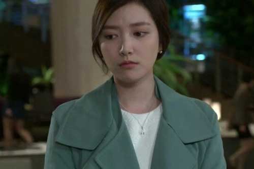 M&#x1EB9; ch&#x1ED3;ng qu&#x1EF3; s&#x1EE5;p xu&#x1ED1;ng c&#x1EA3;m &#x1A1;n khi t&#xF4;i k&#xFD; v&#xE0;o &#x111;&#x1A1;n ly h&#xF4;n, nh&#x1B0;ng ng&#xE0;y g&#x1EB7;p l&#x1EA1;i t&#xF4;i m&#x1EDB;i b&#xE0;ng ho&#xE0;ng nh&#x1EAD;n ra s&#x1EF1; th&#x1EAD;t