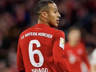 Thiago Alcantara "ăn đứt" các tiền vệ Liverpool ở nhiều chỉ số