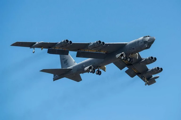 Máy bay ném bom chiến lược B-52 sẽ được sử dụng thêm ít nhất 20 năm nữa. Ảnh: National Interest.