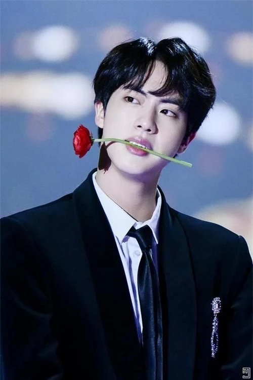 Jin (BTS) khiến fan gây thương nhớ với vẻ đẹp như hoàng tử trong quảng cáo mới - Ảnh 6