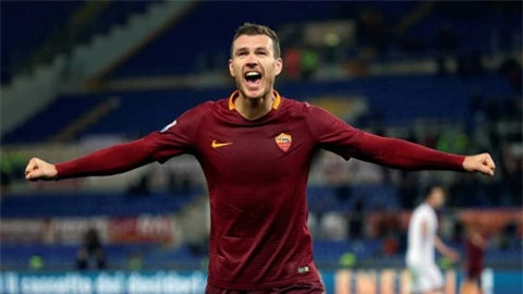 Dzeko vẫn là cái tên mà HLV Pirlo (ảnh chủ) muốn mua nhất cho Juventus