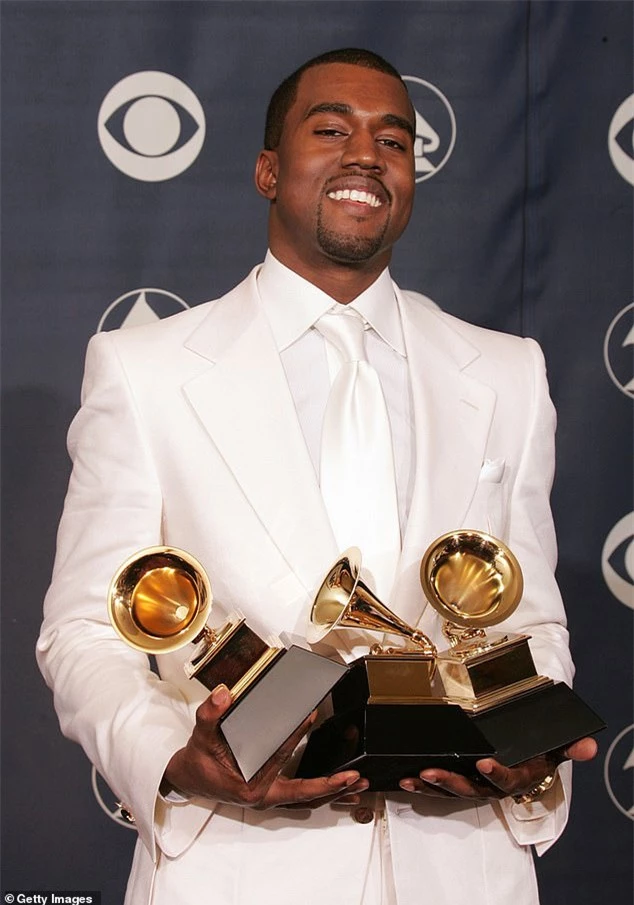 Kanye West vứt tượng vàng Grammy vào toilet - Ảnh 2.