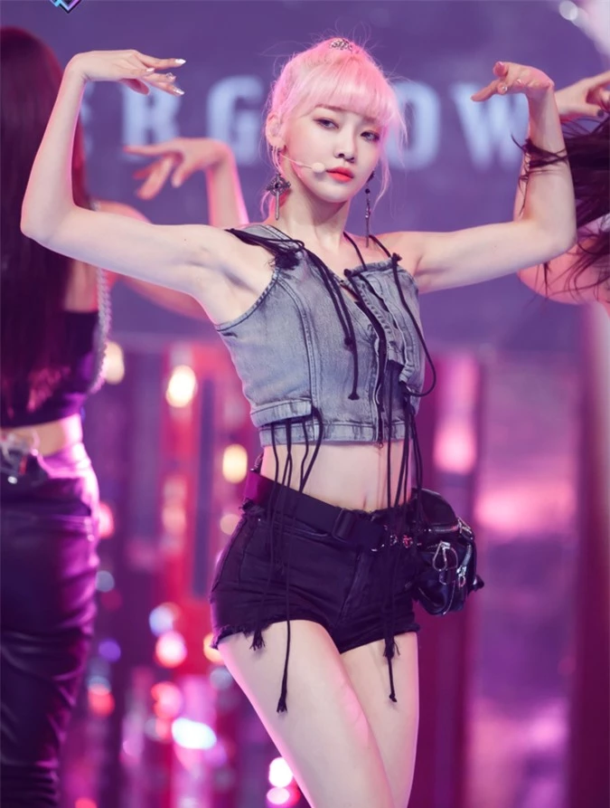 Những nữ idol Kpop có gương mặt ngây thơ nhưng body cơ bắp, lực lưỡng như nam giới - Ảnh 10