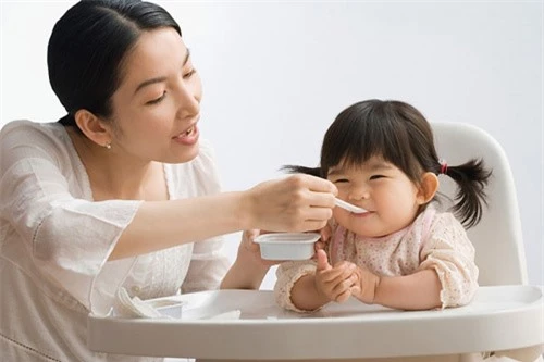 Sữa chua tốt cho hệ tiêu hóa của bé