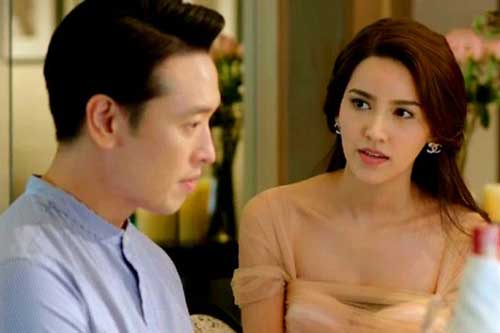 Đang thể dục trong công viên, tôi "chết lặng" khi thấy anh chàng đi xe lăn bán tăm tre