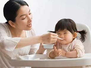 Thời điểm "vàng" mẹ cho bé ăn sữa chua tốt cho sức khỏe