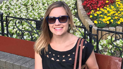 Nữ giảng viên xinh đẹp ở Mỹ chết vì thang máy rơi tự do