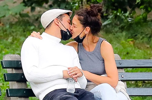 Katie Holmes hẹn hò bồ trẻ trong công viên