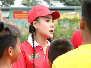 Hồ Bích Trâm, Thanh Thức vất vả chăm sóc 20 cầu thủ nhí