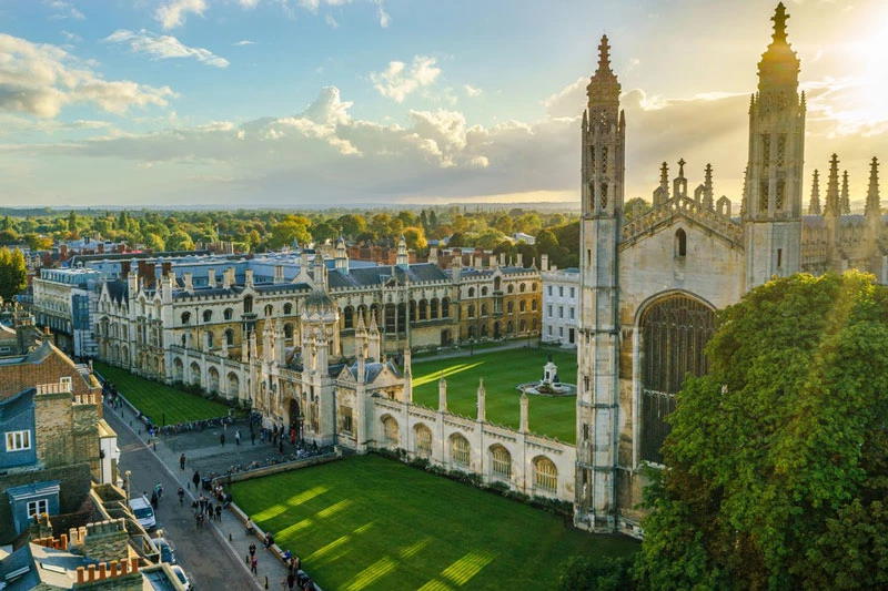 3. Đại học Cambridge, Anh.