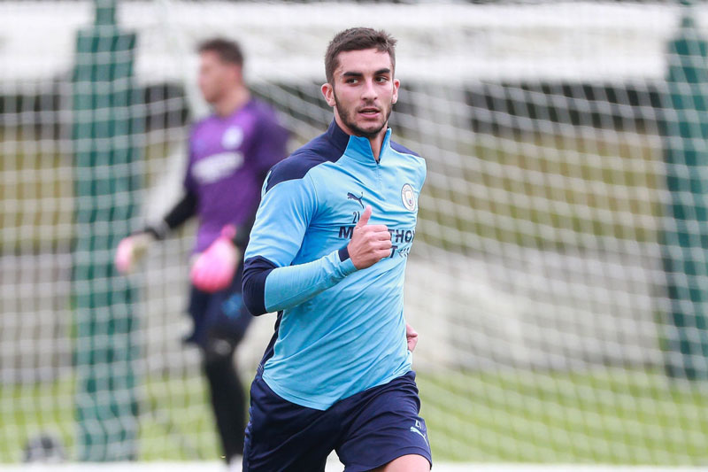 Sao Man City tuyên bố bất ngờ về Lionel Messi