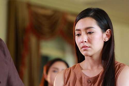 Sốc khi chứng kiến cảnh tượng xấu hổ của bố trong phòng khách