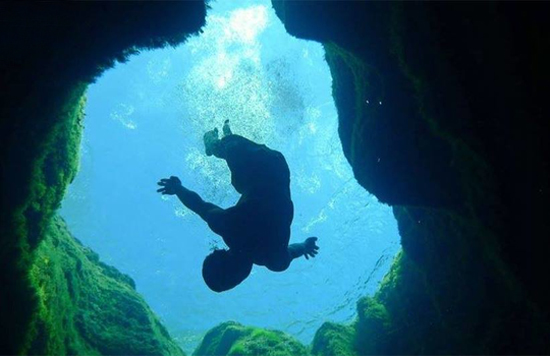 Bí ẩn giếng 'ăn thịt người' thậm chí thợ lặn cũng phải bỏ mạng
