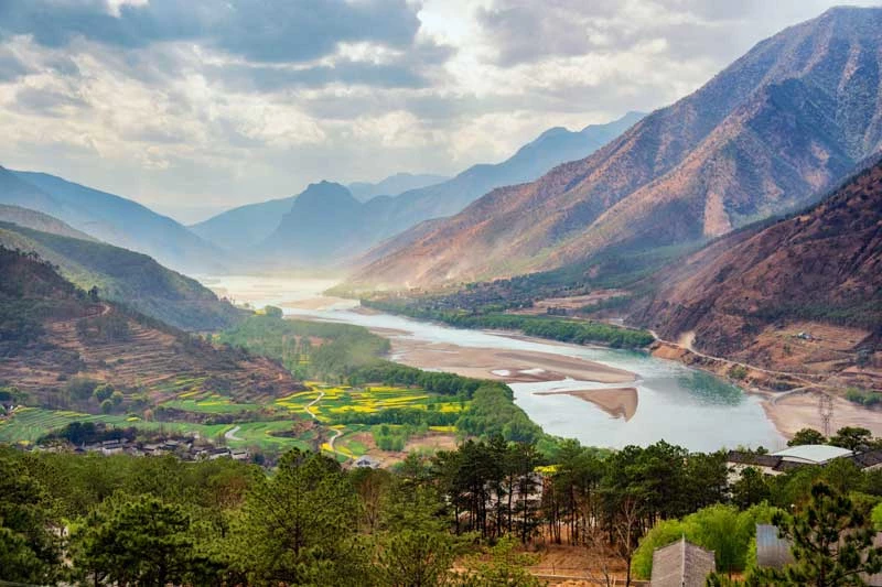 1. Sông Dương Tử/Trường Giang (Trung Quốc). Chiều dài: 6.300 km.