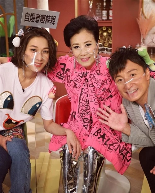 Ngoài đóng phim, Chung Gia Hân tranh thủ tham gia gameshow cùng nghệ sĩ gạo cội Uông Minh Thuyên và nam ca sĩ - diễn viên Phương Lực Thân. Thỉnh thoảng, cô chụp hình quảng cáo cho một số thương hiệu ở Hong Kong.