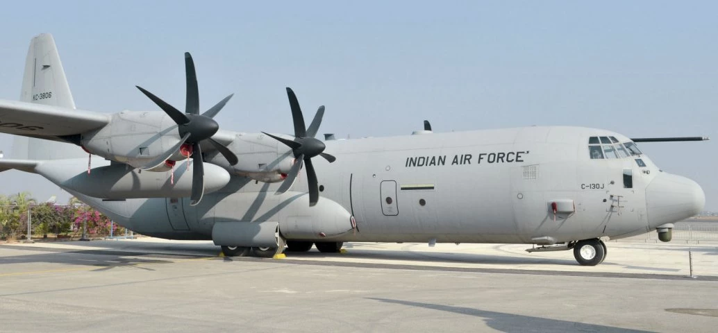 Ấn Độ đã tăng giới hạn đầu tư nước ngoài vào lĩnh vực quốc phòng lên 74%. Các nhà đầu tư nổi bật trên thị trường bao gồm Lockheed Martin, công ty điều hành liên doanh với Tata sản xuất các bộ phận cho máy bay C-130J của tập đoàn Mỹ. Ảnh: Janes Defense.