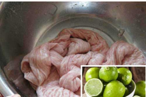 Lòng già chỉ rửa bằng nước muối là sai: Cho thêm 1 thứ này mới đảm bảo vừa sạch vừa ngon