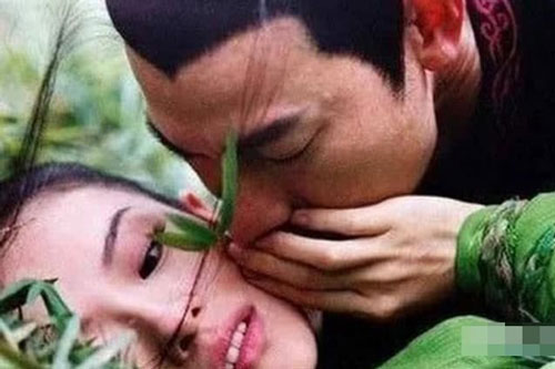 Cảnh hôn cay đắng nhất của Chương Tử Di với Lưu Đức Hoa, sau khi quay xong, cô đã ốm 5 ngày không ăn được cơm