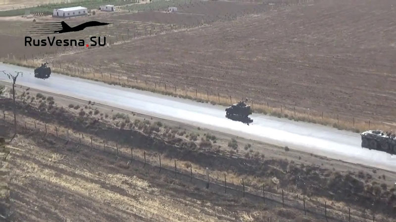 Trực thăng Apache của Mỹ “bao vây” đoàn xe quân sự Nga ở Đông Bắc Syria